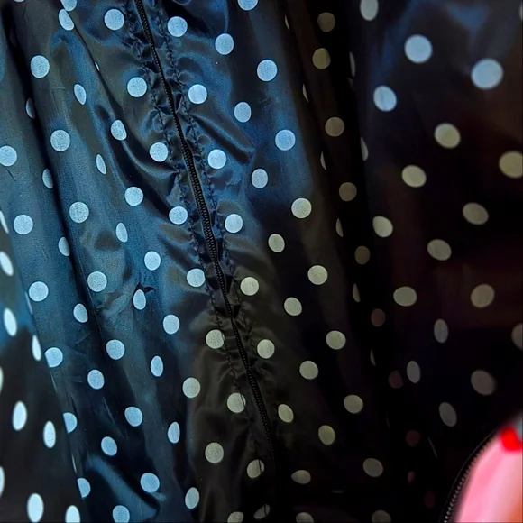 Betsey Johnson Rolling Duffle Bag Strawberry Champagne print w/polka dot lining - Picture 3 of 5